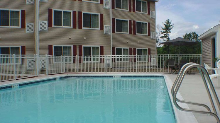 Country Inn & Suites Lake George Queensbury Pool