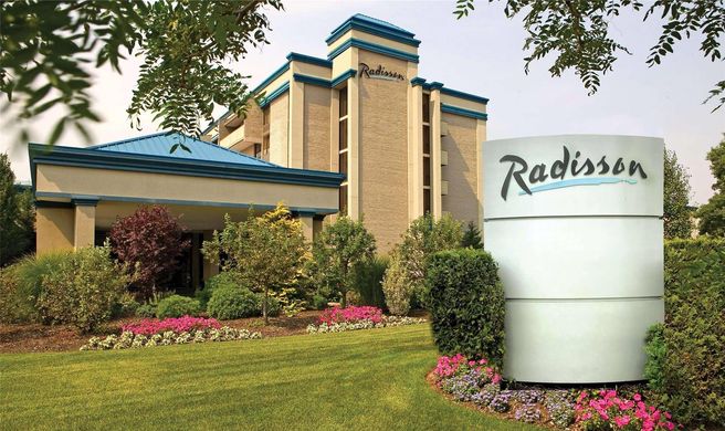 Radisson Hauppauge Long Island Exterior