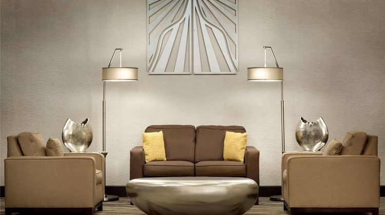 Radisson Inn Akron/Fairlawn Lobby