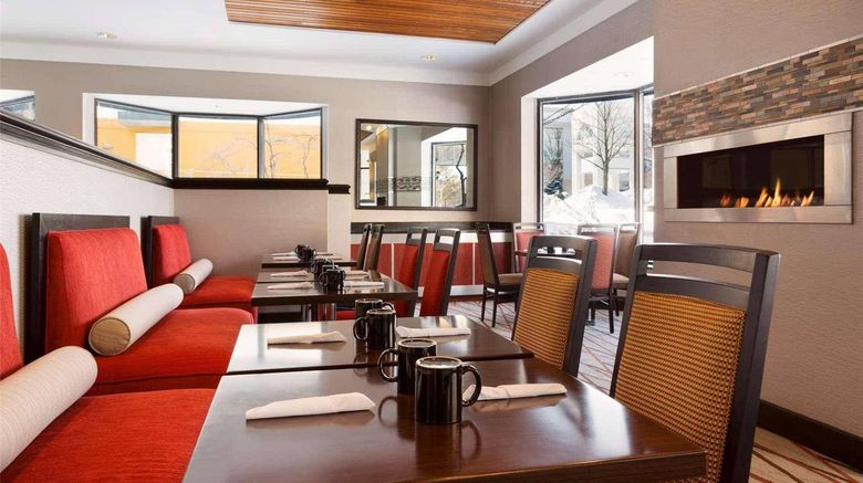<b>Radisson Inn Akron/Fairlawn Restaurant</b>. Images powered by <a href="https://iceportal.shijigroup.com/" title="IcePortal" target="_blank">IcePortal</a>.