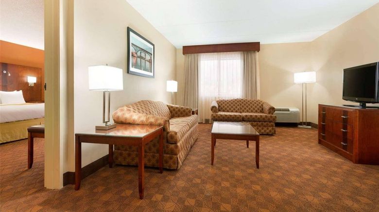 <b>Radisson Inn Akron/Fairlawn Suite</b>. Images powered by <a href="https://iceportal.shijigroup.com/" title="IcePortal" target="_blank">IcePortal</a>.