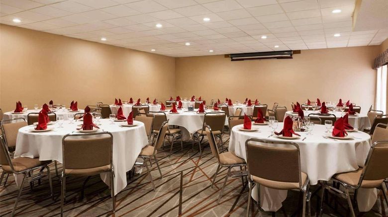 <b>Radisson Inn Akron/Fairlawn Meeting</b>. Images powered by <a href="https://iceportal.shijigroup.com/" title="IcePortal" target="_blank">IcePortal</a>.