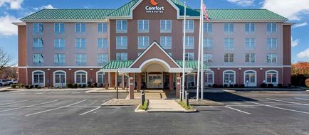 Comfort Inn & Suites Cuyahoga Falls Exterior