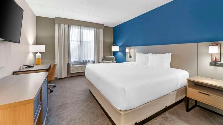 <b>Comfort Inn & Suites Cuyahoga Falls Room</b>. Images powered by <a href="https://iceportal.shijigroup.com/" title="IcePortal" target="_blank">IcePortal</a>.