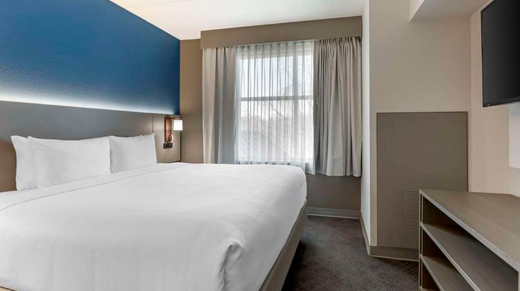 Comfort Inn & Suites Cuyahoga Falls Suite
