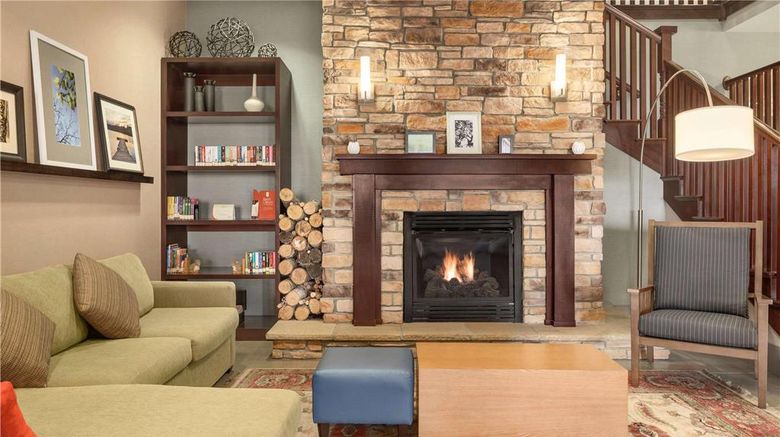 <b>Country Inn & Suites Lima Lobby</b>. Images powered by <a href="https://iceportal.shijigroup.com/" title="IcePortal" target="_blank">IcePortal</a>.