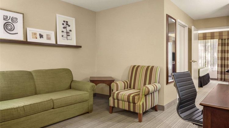 Country Inn & Suites Lima Suite