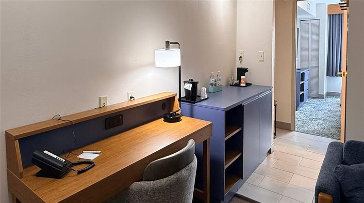 Country Inn & Suites Lima Suite