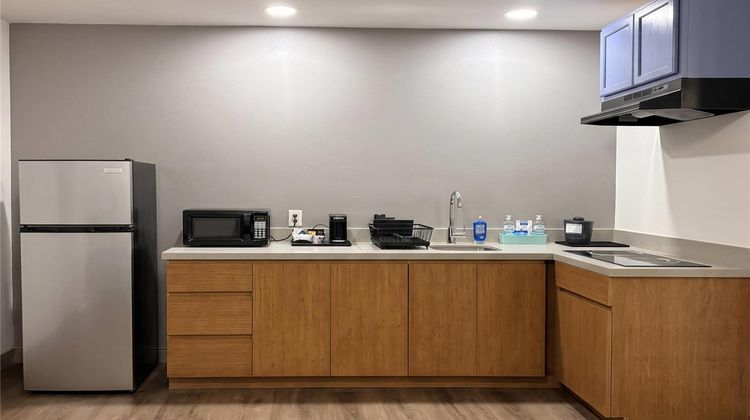 Country Inn & Suites Lima Suite