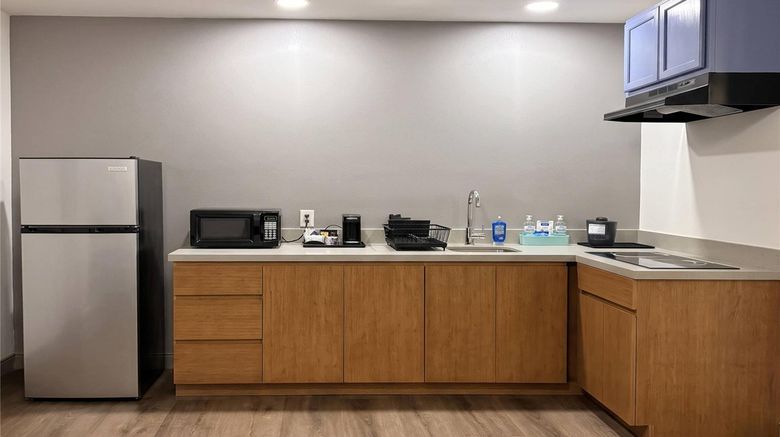 <b>Country Inn & Suites Lima Suite</b>. Images powered by <a href="https://iceportal.shijigroup.com/" title="IcePortal" target="_blank">IcePortal</a>.