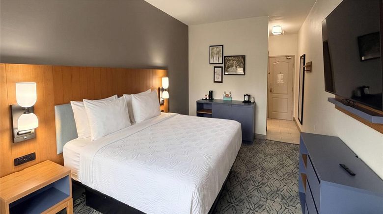 <b>Country Inn & Suites Lima Room</b>. Images powered by <a href="https://iceportal.shijigroup.com/" title="IcePortal" target="_blank">IcePortal</a>.