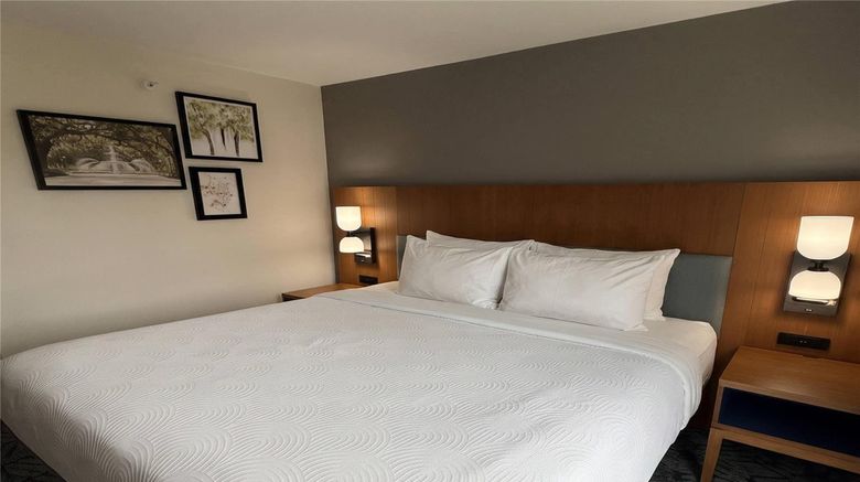 <b>Country Inn & Suites Lima Room</b>. Images powered by <a href="https://iceportal.shijigroup.com/" title="IcePortal" target="_blank">IcePortal</a>.