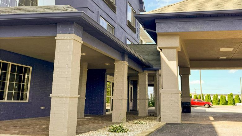 <b>Country Inn & Suites Lima Exterior</b>. Images powered by <a href="https://iceportal.shijigroup.com/" title="IcePortal" target="_blank">IcePortal</a>.