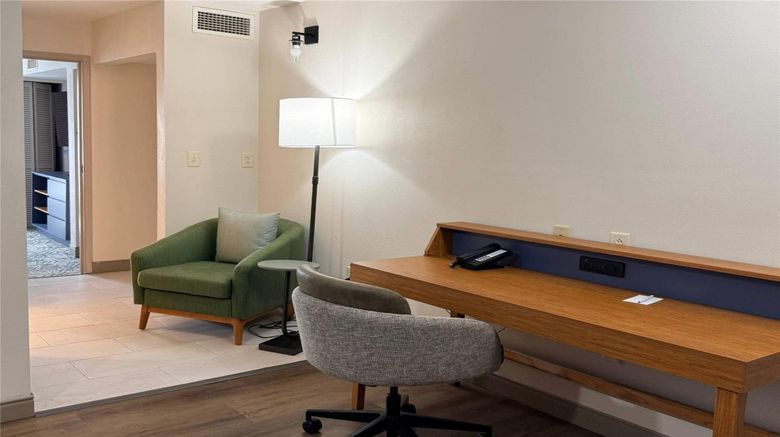 <b>Country Inn & Suites Lima Suite</b>. Images powered by <a href="https://iceportal.shijigroup.com/" title="IcePortal" target="_blank">IcePortal</a>.