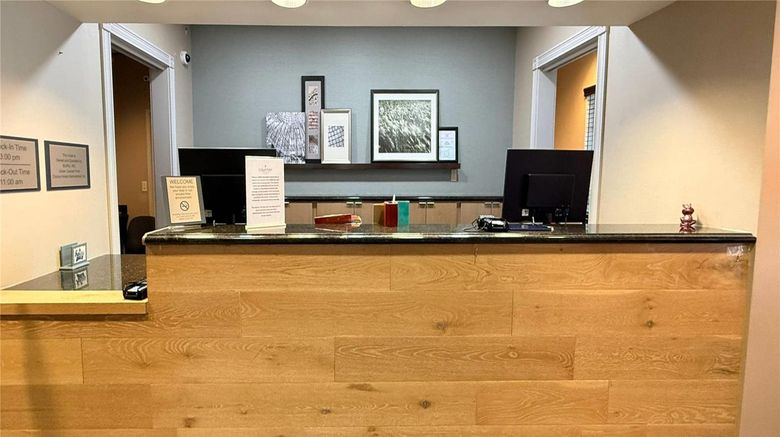 <b>Country Inn & Suites Lima Lobby</b>. Images powered by <a href="https://iceportal.shijigroup.com/" title="IcePortal" target="_blank">IcePortal</a>.