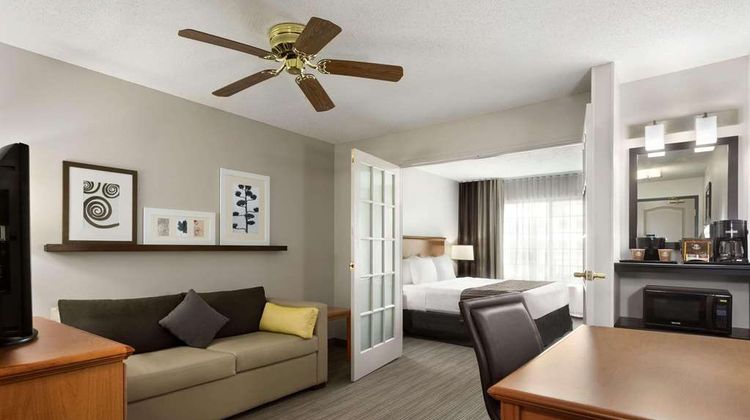 Country Inn & Suites Columbus Airport Suite