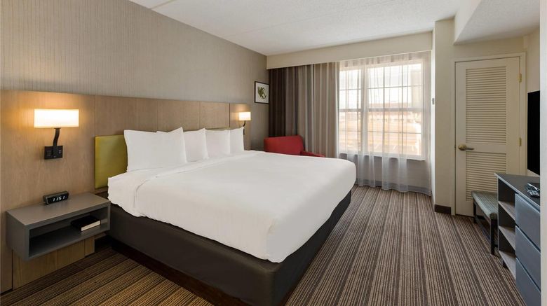 <b>Country Inn & Suites Findlay Suite</b>. Images powered by <a href="https://iceportal.shijigroup.com/" title="IcePortal" target="_blank">IcePortal</a>.