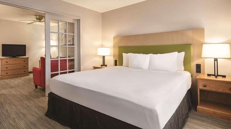 Country Inn & Suites Springfield Suite