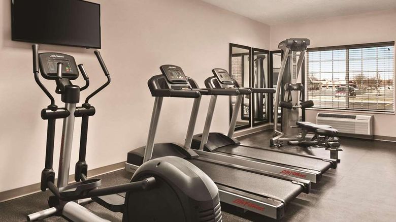 <b>Country Inn & Suites Springfield Health</b>. Images powered by <a href="https://iceportal.shijigroup.com/" title="IcePortal" target="_blank">IcePortal</a>.