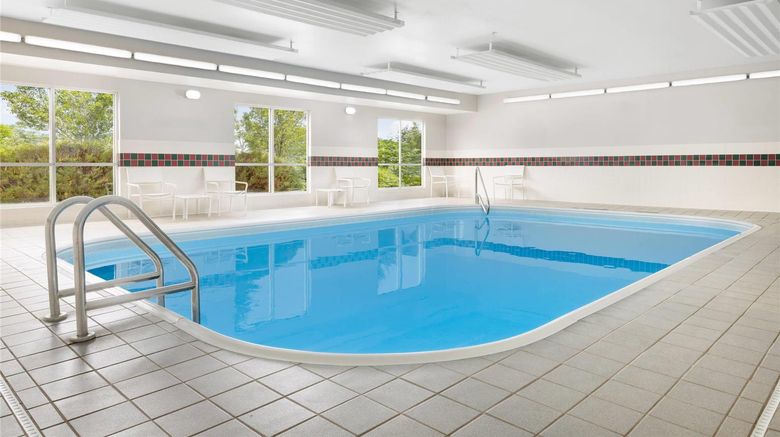 <b>Country Inn & Suites Springfield Pool</b>. Images powered by <a href="https://iceportal.shijigroup.com/" title="IcePortal" target="_blank">IcePortal</a>.
