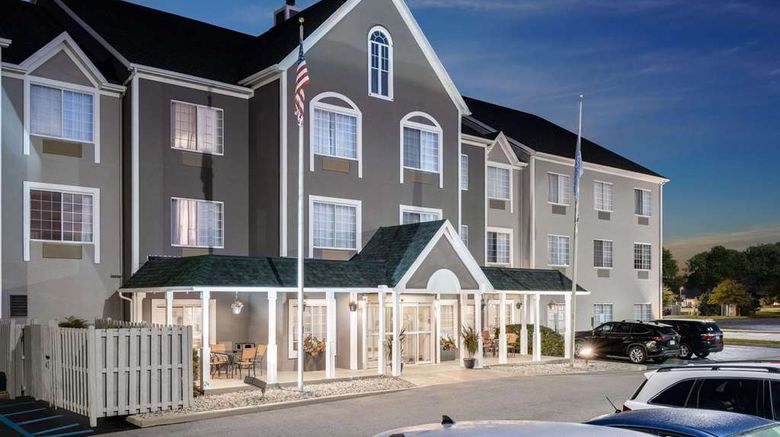 Country Inn  and  Suites Toledo Exterior. Images powered by <a href="https://iceportal.shijigroup.com" target="_blank" rel="noopener">Ice Portal</a>.
