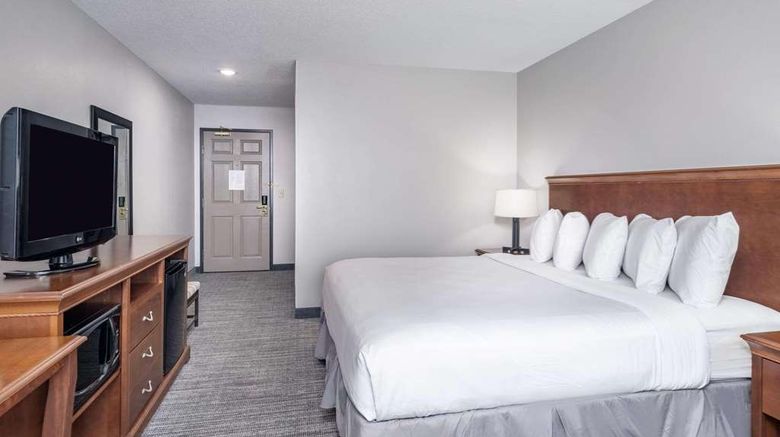 <b>Country Inn & Suites Toledo Room</b>. Images powered by <a href="https://iceportal.shijigroup.com/" title="IcePortal" target="_blank">IcePortal</a>.