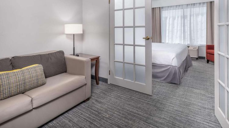 Country Inn & Suites Toledo Suite