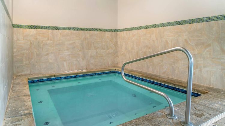 Country Inn & Suites Toledo South Pool
