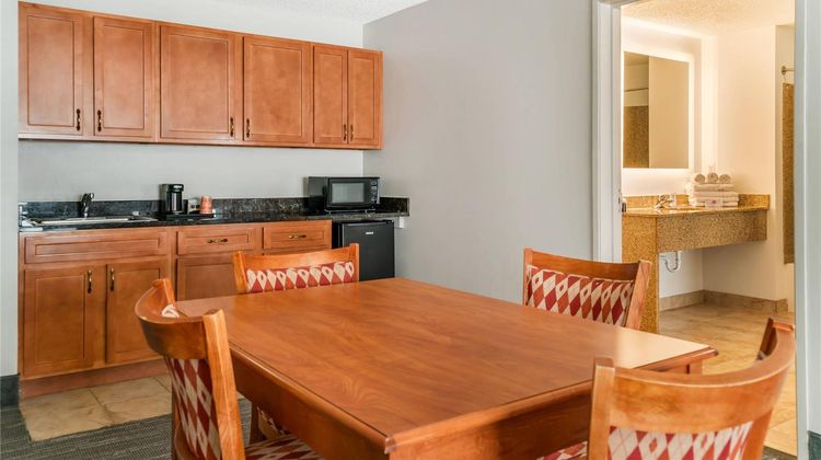 Country Inn & Suites Toledo South Room