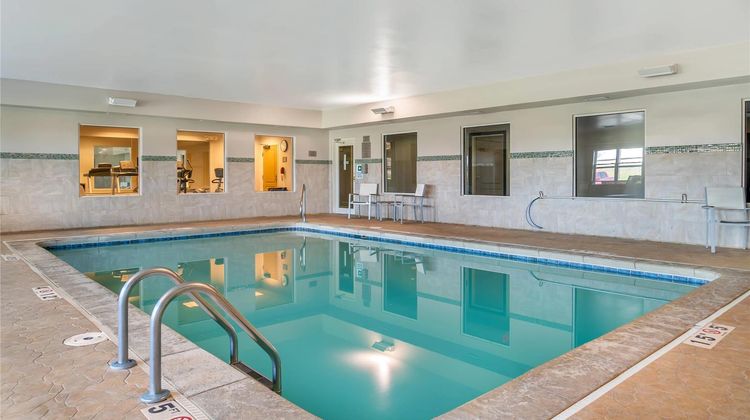 Country Inn & Suites Toledo South Pool