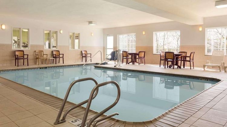 Country Inn & Suites Norman Pool