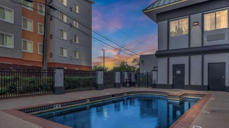 <b>Country Inn & Suites Oklahoma City NW Pool</b>. Images powered by <a href="https://iceportal.shijigroup.com/" title="IcePortal" target="_blank">IcePortal</a>.