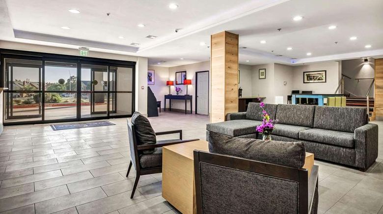 <b>Country Inn & Suites Oklahoma City NW Lobby</b>. Images powered by <a href="https://iceportal.shijigroup.com/" title="IcePortal" target="_blank">IcePortal</a>.