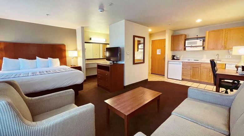 <b>Country Inn & Suites by Radisson Bend,OR Suite</b>. Images powered by <a href="https://iceportal.shijigroup.com/" title="IcePortal" target="_blank">IcePortal</a>.