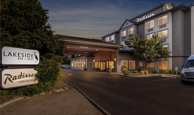 Radisson Hotel Portland Airport Exterior