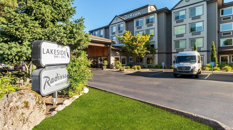 Radisson Hotel Portland Airport Exterior