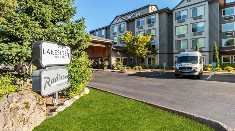 <b>Radisson Hotel Portland Airport Exterior</b>. Images powered by <a href="https://iceportal.shijigroup.com/" title="IcePortal" target="_blank">IcePortal</a>.