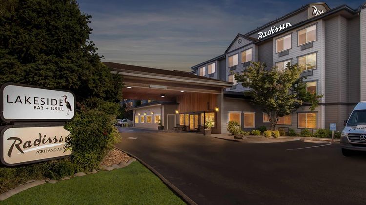 Radisson Hotel Portland Airport Exterior