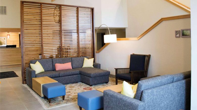 <b>Country Inn & Suites By Radisson, Erie Lobby</b>. Images powered by <a href="https://iceportal.shijigroup.com/" title="IcePortal" target="_blank">IcePortal</a>.