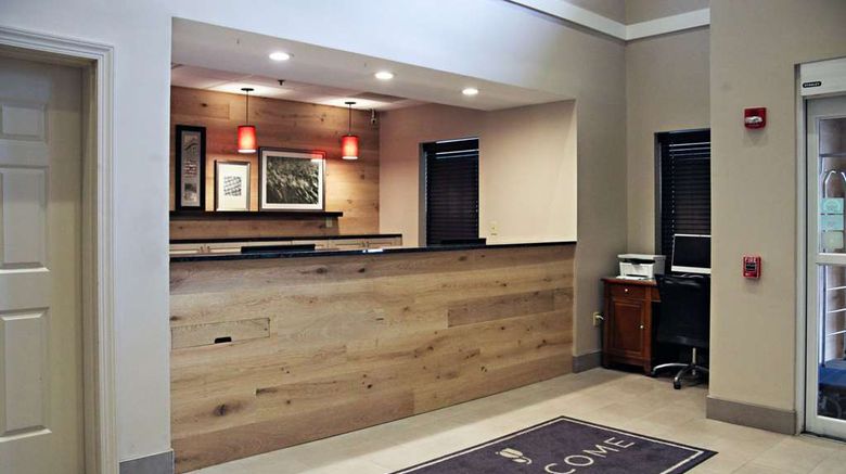 <b>Country Inn & Suites Frackville Pottsville Lobby</b>. Images powered by <a href="https://iceportal.shijigroup.com/" title="IcePortal" target="_blank">IcePortal</a>.