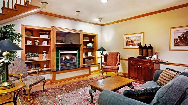 <b>Country Inn & Suites York Lobby</b>. Images powered by <a href="https://iceportal.shijigroup.com/" title="IcePortal" target="_blank">IcePortal</a>.