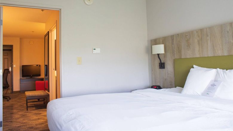 <b>Country Inn & Suites Carlisle Suite</b>. Images powered by <a href="https://iceportal.shijigroup.com/" title="IcePortal" target="_blank">IcePortal</a>.