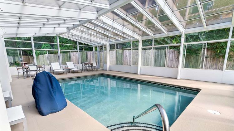 Country Inn & Suites Columbia Airport Pool