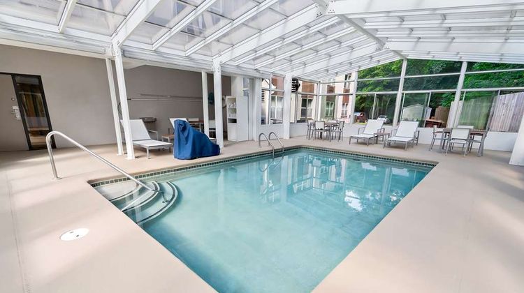Country Inn & Suites Columbia Airport Pool