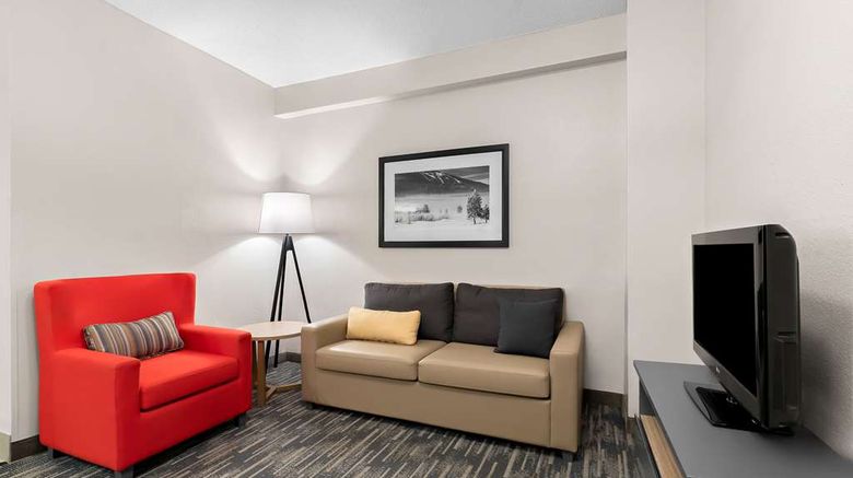<b>Country Inn & Suites Columbia Airport Suite</b>. Images powered by <a href="https://iceportal.shijigroup.com/" title="IcePortal" target="_blank">IcePortal</a>.