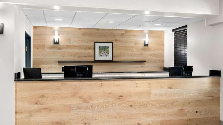 Country Inn & Suites Columbia Airport Lobby