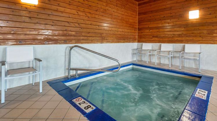 Country Inn & Suites Watertown Pool