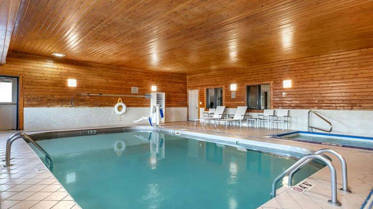 Country Inn & Suites Watertown Pool