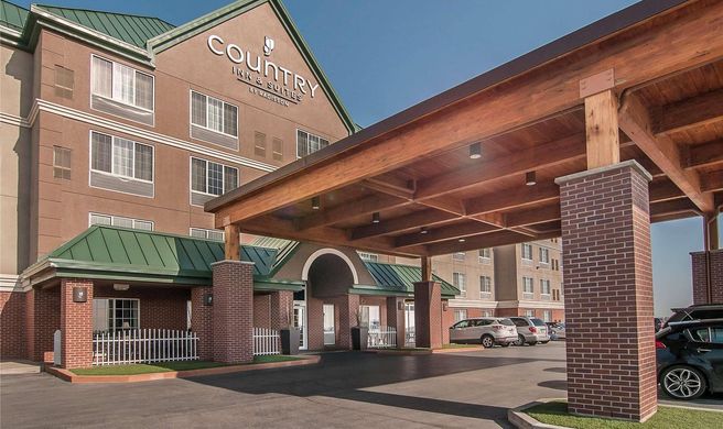 Country Inn & Suites Rapid City Exterior