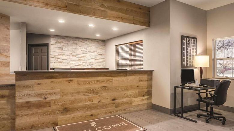 <b>Country Inn & Suites Dakota Dunes Lobby</b>. Images powered by <a href="https://iceportal.shijigroup.com/" title="IcePortal" target="_blank">IcePortal</a>.